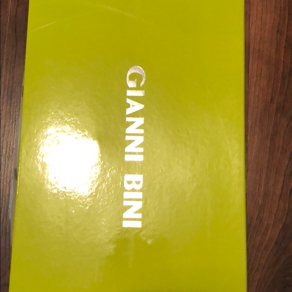 Heels - Picture 2 of 4